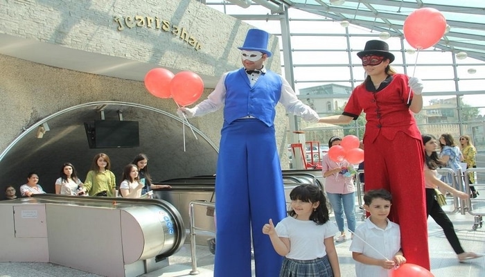 Bakı metrosundan sərnişinlərə sürpriz