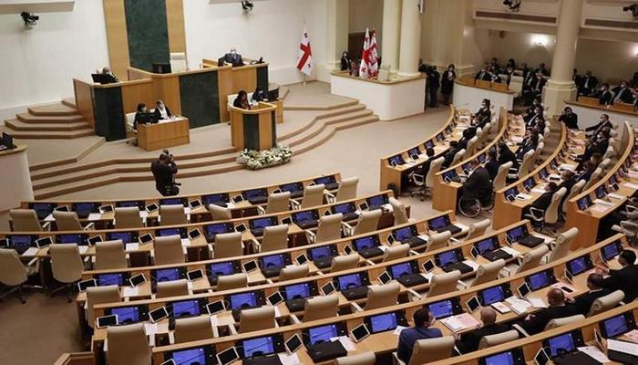 Gürcüstan parlamenti Prezidentin mübahisəli qanunla bağlı vetosunu dəf edə biləcək