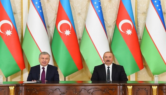 İlham Əliyev və Şavkat Mirziyoyev mətbuata bəyanatlarla çıxış ediblər