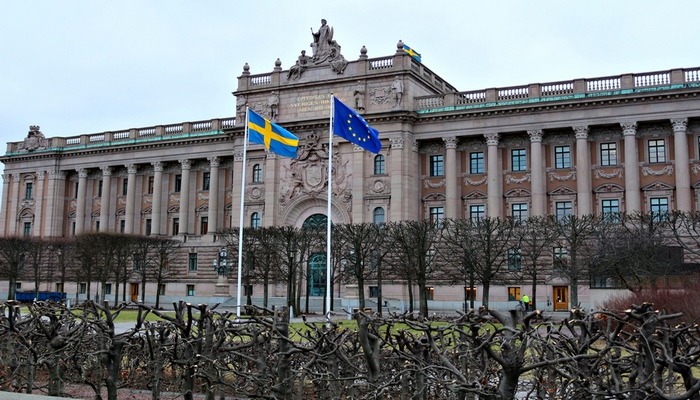 İsveç parlamenti əsgərlərin sayını artırmağı tövsiyə etdi