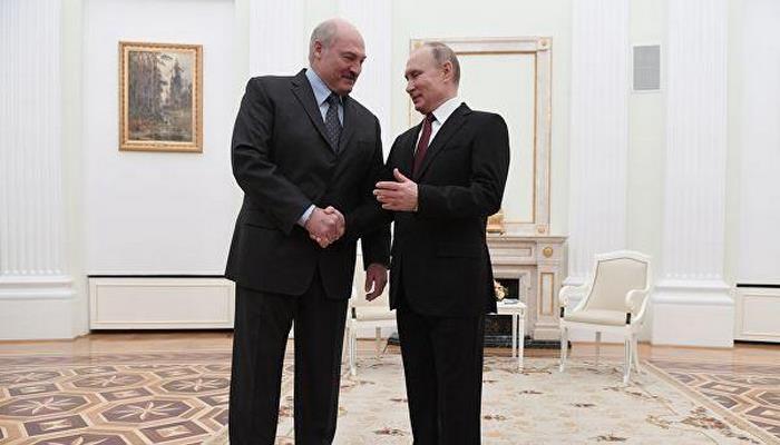 Lukaşenko Putinin yanına xəritə ilə getdi