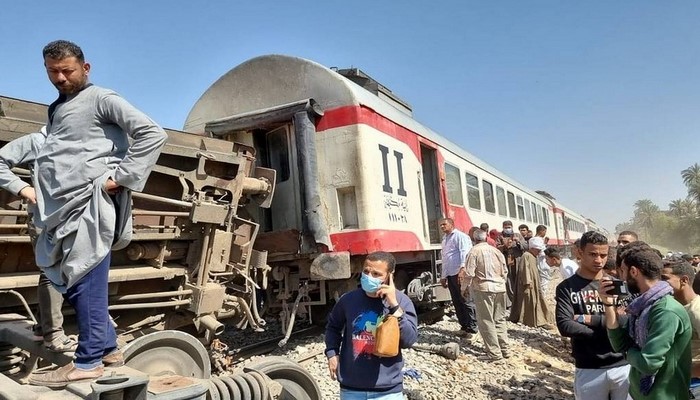 Misirdə qatarların toqquşması zamanı yaralananların sayı 100 nəfəri ötüb, ölənlər var