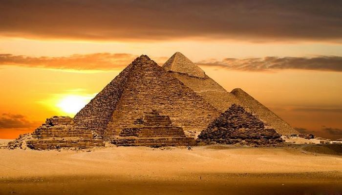 Misirdən İlon Maskın piramidaların yadplanetlilər tərəfindən inşa edilməsi iddiasına cavab