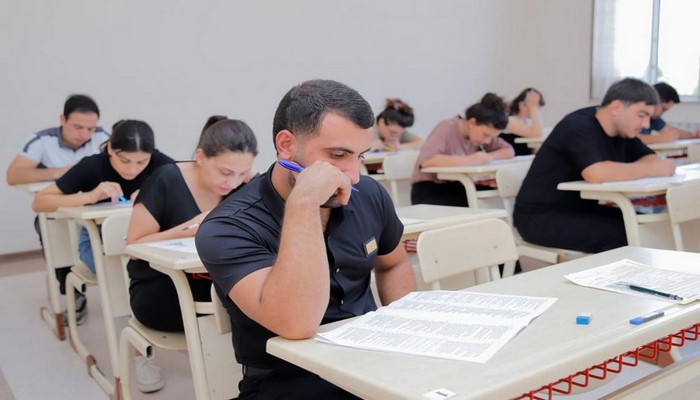 Naxçıvanda dövlət qulluğunda fəaliyyətin davam etdirilməsi üzrə test imtahanı keçirilib