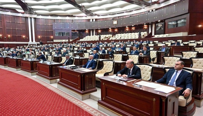 NK-nın Milli Məclisdə hesabat verdiyi tarixin dəyişdirilməsi təklifi ilk oxunuşda qəbul edilib