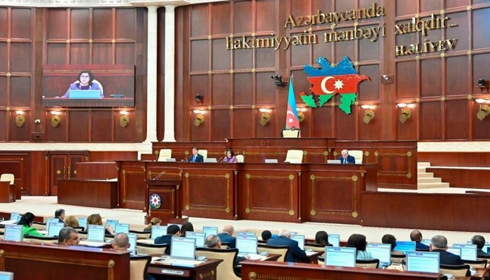 Parlament hərbçilərin ictimai təhlükə törətməyən cinayətləri ilə bağlı dəyişikliyi son oxunuşda qəbul edib