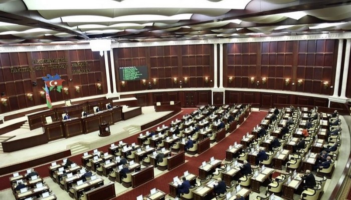 Parlament nəqliyyat vasitələrinin utilizasiyası tələblərini pozanların cərimələnməsinə dair layihəni təsdiqləyib