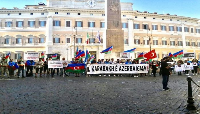 Перед зданием парламента Италии прошла акция в поддержку Азербайджана