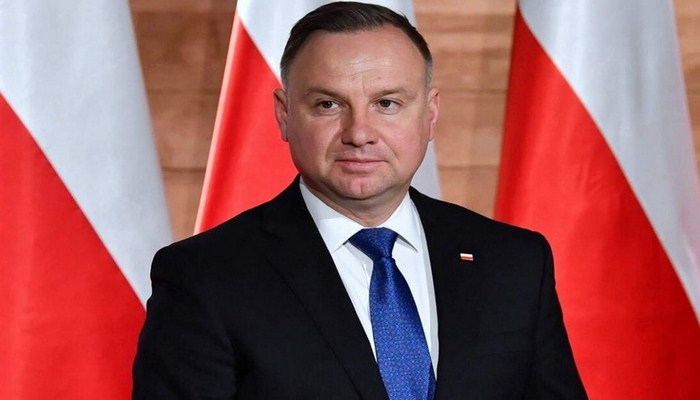 Polşa Prezidenti İsrail və İran arasındakı gərginliyə görə Sinqapurda qalıb