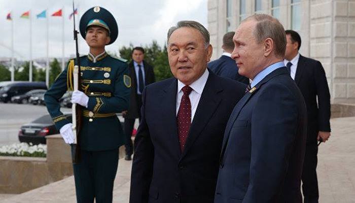 Putin Nazarbayevlə təkbətək görüş keçirdi
