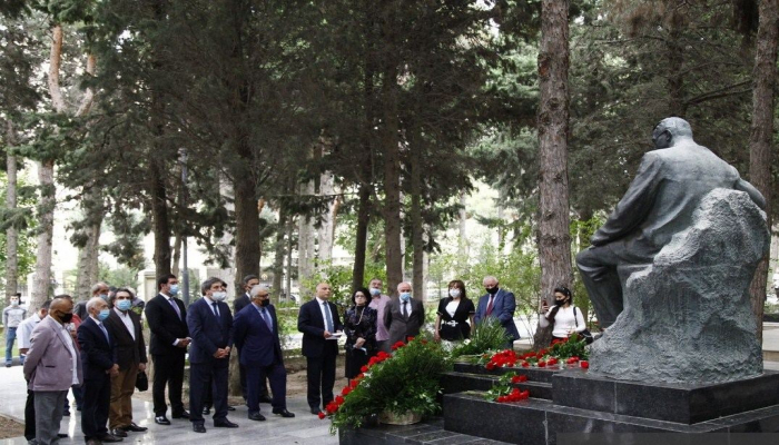 В Баку почтили память Узеира Гаджибейли
