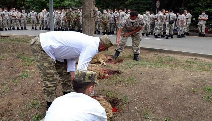 Təlimlərdə iştirak edən hərbçilər üçün bayram tədbiri