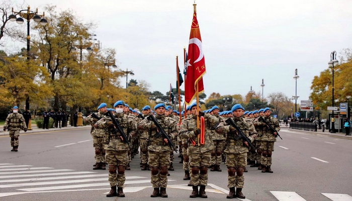 Türkiyə hərbçiləri Zəfər paradında keçid edib