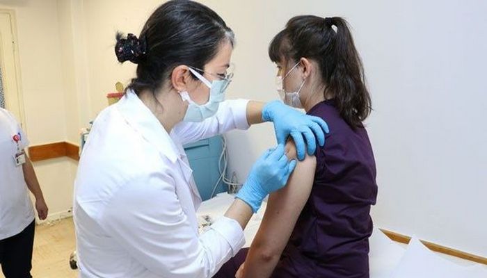 Türkiyədə insanlar üzərində test edilən koronavirus peyvəndindən xəbər var