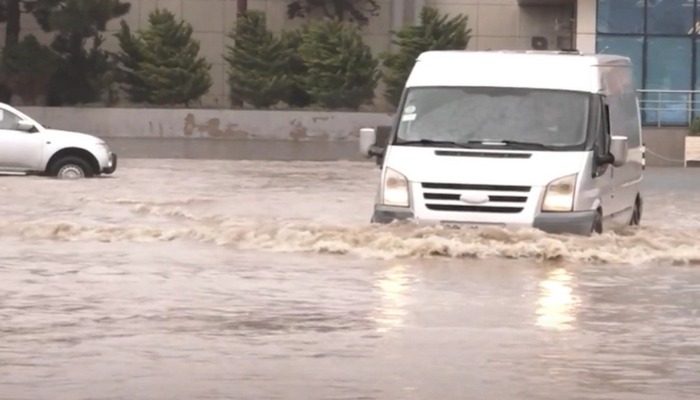 "Venesiya"ya çevrilən Sabunçu vağzalı: "Gəzmək mümkün deyil"