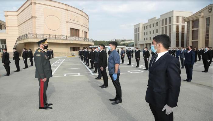 Vilayət Eyvazov polis olmaq istəyən gənclərin sıra baxışını keçirib