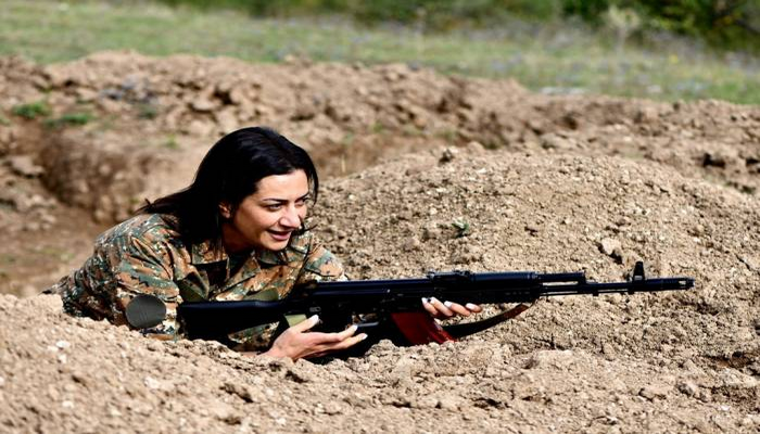 "Yaxın zamanda torpaqlarımızda at oynadan düşmənlərin başına sel kimi bomba yağacaq" - Deputat